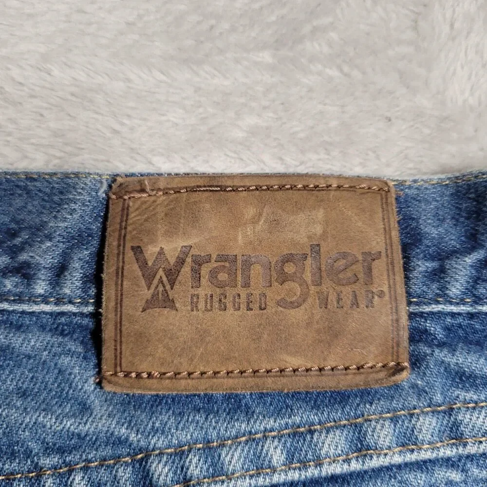 Wrangler Rugged Wear Jeans Mens 44x30 Blue Wash Straight Denim Cotton 39802PW